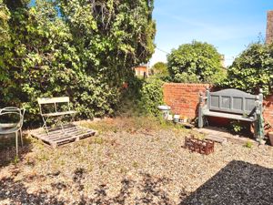 HIGH STREET- click for photo gallery